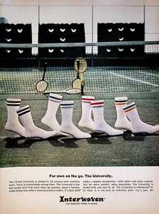 Calcetines deportivos entrelazados 1963 vintage años 60 anuncio impreso partido de tenis hombre invisible - Imagen 1 de 1