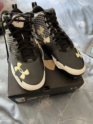 ZAPATOS DE BÉISBOL UNDER ARMOUR NIÑOS NEGRO CALENTADOR BARRO NEGRO BLANCO TALLA 10 CAJA NUEVA Foto 1 de 4