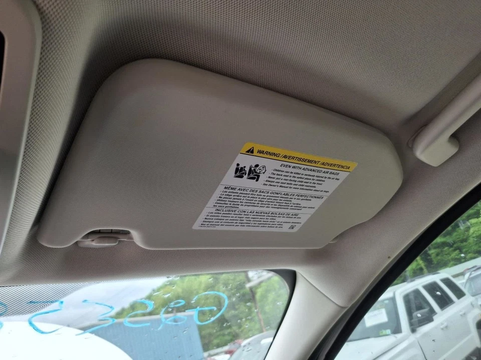 Ford Ecosport 2019 pasajero parasol derecho OEM gris usado 3543424 Foto 1 de 1