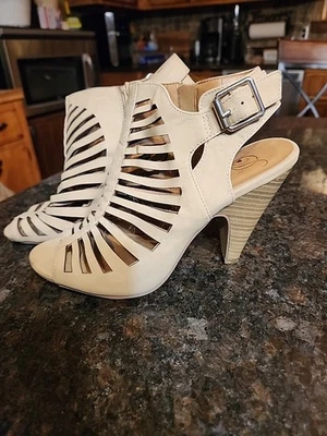 Sandalia beige tacón alto marca deliciosa tacón alto correa doblar sandalia para mujer Foto 1 de 4