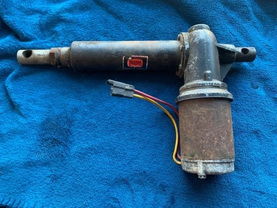 Cilindro elevador eléctrico John Deere 210 212 214 216 #65 Foto 1 de 4