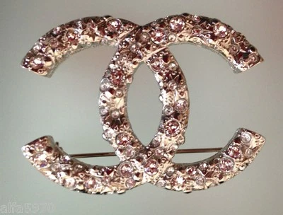 Broche prendedor mediano de cristal con logotipo CC de Chanel 2015  Foto 1 de 4
