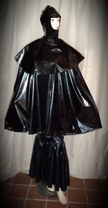 Lackcape Frisierumhang  schwarz rot silber Barbercape  Crossdresser  Vinylcape  - Picture 1 of 2