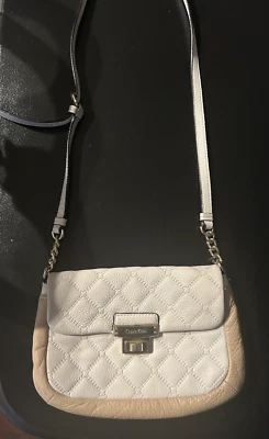  Bandolera Pequeña Calvin Klein Hueso Blanco Acolchado Cuero/Bronceado Cierre Tono Dorado Foto 1 de 4