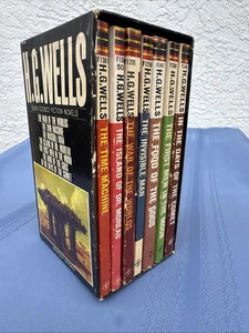 H.G. Wells Seven Science Fiction Novels Box Set PB Berkley Books War of Worlds - Imagen 1 de 6