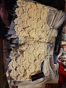 NO BOUNDARIES Women’s Juniors Shorts 9 Light Blue Crochet Front Denim Jeans - Picture 1 of 2