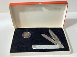 VINTAGE CUTTIN HORSE KNIFE WITH 1907 INDIAN HEAD PENNY IN BOX - Picture 1 of 4