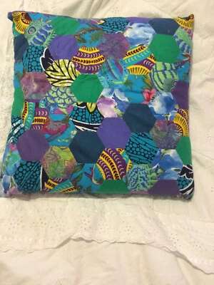 Patchwork cushion kit -  hexagonal patches, papers, instructions, all you need - Image 1 of 4