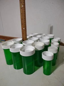 Medizin Flaschen 20 Kunststoff grün verschreibungspflichtige Pille Rx Perlen Handwerk Münze - Bild 1 von 2