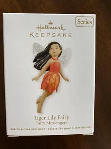 HALLMARK 2007 FAIRY MESSENGERS ROSA FAIRY SERIE ORNAMENTO - Imagen 1 de 1