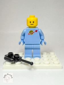 NEW!! Lego BAM CLASSIC SPACE Bright Light Blue (Build A Minigifure 2025) w/hands - Picture 1 of 2
