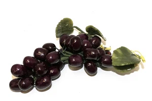 Edelstein Weintraube aus Jade geschnitzte Blätter rot lackiert 688 g. L. 24,0 cm - Picture 1 of 12