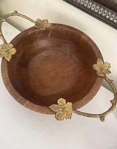 Cuenco de madera con asas decorativas de metal dorado - Imagen 1 de 5