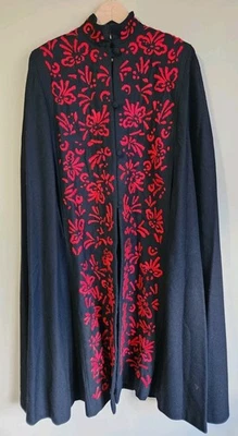 Poncho Vintage Monay Arte Cuenca Equador Tamanho 12 Lã Bordado Capa Elegante - Imagem 1 de 4