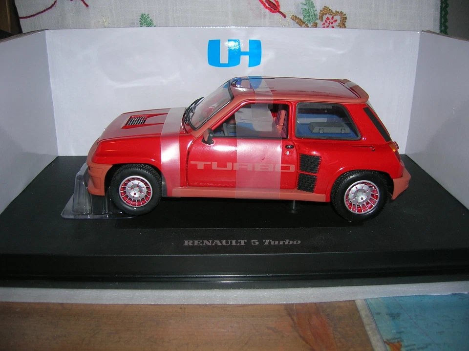 Renault 5 R5 turbo 1/18 rossa red stradale Universal Hobbies UH cod. 4520 - Immagine 1 di 4