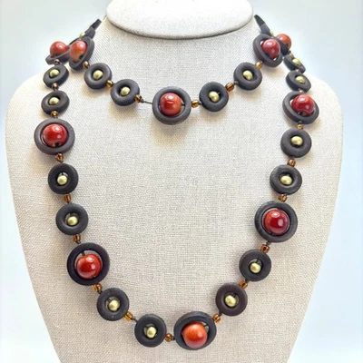 Collar Disfraz Moda Cuentas Madera Rojo y Negro De Colección Talla 36" Largo Foto 1 de 4