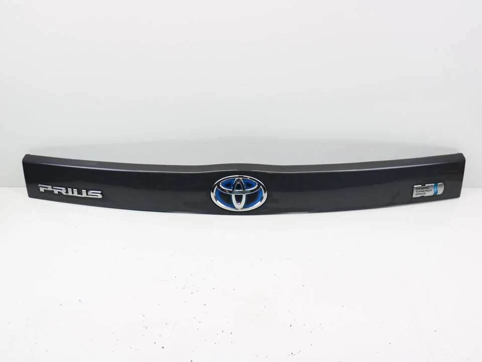 2010–2015 Toyota Prius Rear Trunk Hatch Handle Trim Molding w/ Switch Dark Gray - Изображение 1 из 4