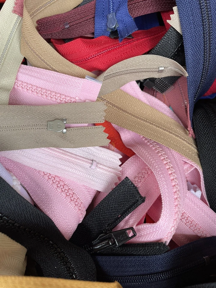 LOT Random 100 Zipper Random Colors Sizes Mixed  - Image 1 of 1