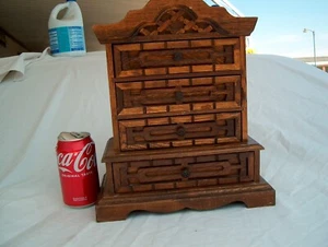 VTG ROYAL SEALY WOOD MUSIC BOX - Picture 1 of 10