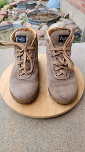 Vintage Vasque Womens Sz 8M Hiking Boot Beige Suede Made in Italy - Picture 1 of 10