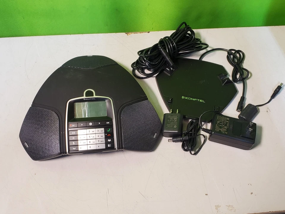 Teléfono de conferencia inalámbrico Konftel 300Wx con adaptador de CA de estación base DECT analógico Foto 1 de 4