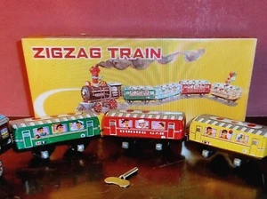 DE COLECCIÓN RARA TREN ZIGZAG CHINA JUGUETE DE HOJALATA COMO NUEVA 724 LOCOMOTORA DE CUERDA 4 VAGONES NUEVO EN CAJA - Imagen 1 de 6