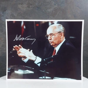 ↑ Foto firmada de Mijaíl Gorbachov 8x10 - Imagen 1 de 3