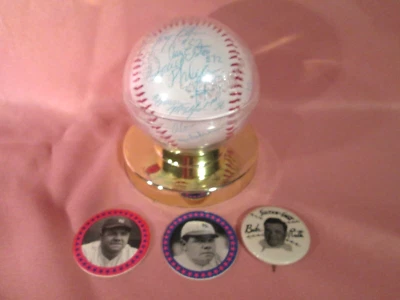 Béisbol de los Indios de Cleveland con múltiples firmas y coleccionables de Babe Ruth Foto 1 de 4