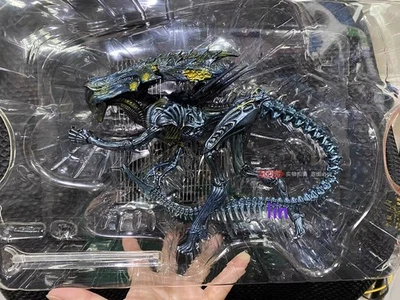 HIYA AVP Battle-Damaged Alien Queen 1:18 Ultra-Articulated Figure (In Stock) - Image 1 of 4