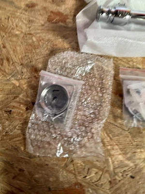 Soporte de papel higiénico giratorio Kohler 26542-CP montaje en pared cromo pulido Foto 1 de 4