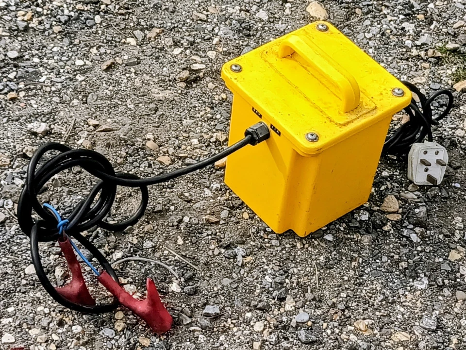 24V 11A Battery Charger Golf Buggy Forklift Wheelchair Mobility Scooter HGV Bike - Image 1 of 1