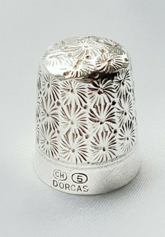 Silver THIMBLE ~ Charles Horner (CH) DORCAS ~ Size 5 ~ Daisy Swirls Cover