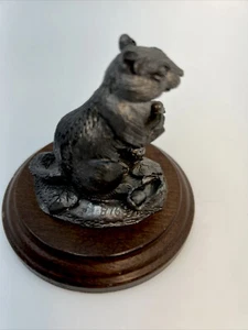 1984 MICHAEL RICKER Rocky Mountain Chipmunk Nut Figurine #876 on Stand 3in x 4in - Imagen 1 de 7