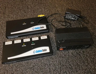 Sdoppiatore 4 vie VSA-14 e selettore VGA a 4 porte C2G VGA usato non testato modello 39963 - Immagine 1 di 3