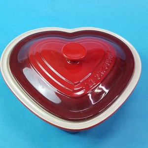 Le Creuset 2-1/2 Qt Red Heart Shaped Stoneware Baker Casserole Deep Oven w/Lid - Picture 1 of 8