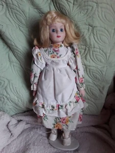 collectable porcelain dolls, Pre Owned - Picture 1 of 6