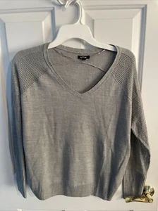 Apt 9 Gray Lightweight Sweater Long Sleeve Size Small Gently Used - Picture 1 of 4