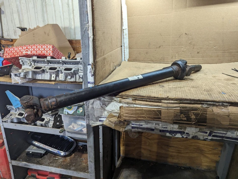 Front Drive Shaft Fits 15-20 ESCALADE , 22760960        Foto 1 de 4