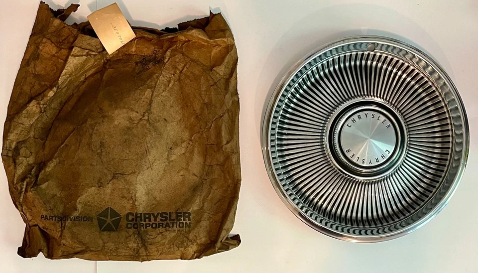 Nova capa de roda antiga para 1967 Chrysler Newport Models Mopar #2822038 - Imagem 1 de 1