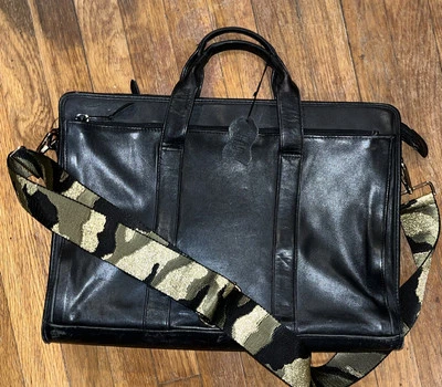 Maletín de cuero negro 12” X 16” bolsa de computadora con correa bandolera trasera dorada Foto 1 de 4