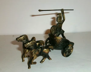 SOLDATINO GRECO ROMANO 6" vintage con LANCIA CARRO CAVALLO in ottone - Foto 1 di 3
