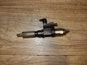 Isuzu NPR 4HK1 Denso Diesel Fuel Injector 095000 (5473 / 7034) OEM - Picture 1 of 4