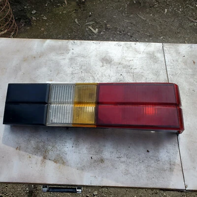 Ford Escort 1981-1985 4 puertas H/B derecha-trasera, luz trasera lateral del pasajero. Anuncio usado# 2226 Foto 1 de 4