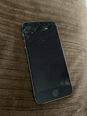 Apple iPhone SE 1st Gen. - 16GB 32GB 64GB 128GB - ALL COLORS Unlocked - Image 1 of 2