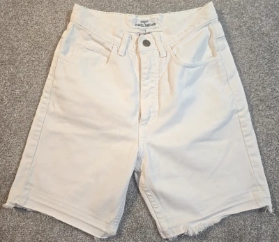 Pantalones Cortos de Denim DE Colección adivina Georges Mariano Blancos Cortados Hechos en EE. UU. Para Mujer Cintura 26" Foto 1 de 4