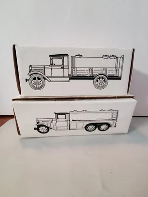 Vintage Ertl  Diecast  1931 Hawkeye 1930 Diamond T Mcdnany oil Tanker Banks 34 - Image 1 of 4