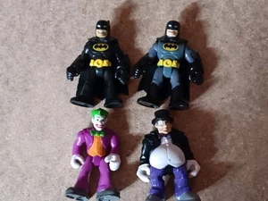 Figuras Imaginext de DC Comics 4 piezas traje gris y traje negro Batman Joker y Peguins - Imagen 1 de 5