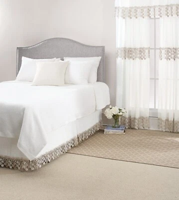 Volante Lillian Dust con banda de macramé Foto 1 de 2