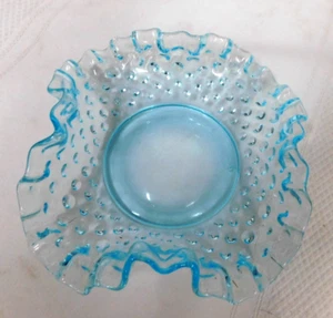 Plato de caramelo vintage Fenton azul cielo Hobnail Bon-Bon ~ borde con volantes ~ 6" - Imagen 1 de 8