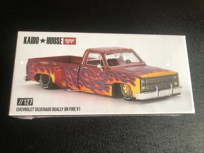 Mini GT x Kaido House Chevrolet Silverado Dually em escala 1/64 - Imagem 1 de 2
